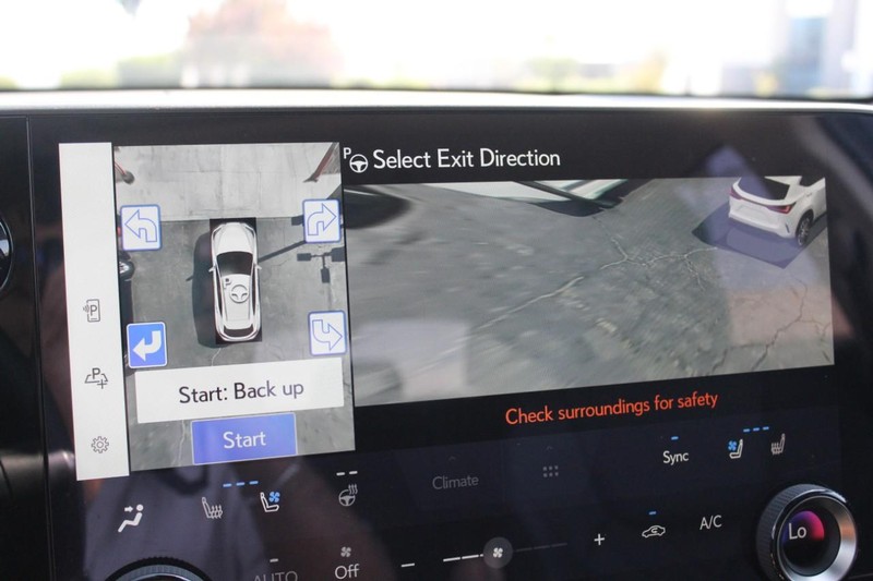 Lexus NX Vehicle Full-screen Gallery Image 18