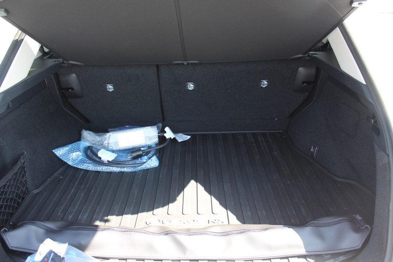 Lexus NX Vehicle Full-screen Gallery Image 23