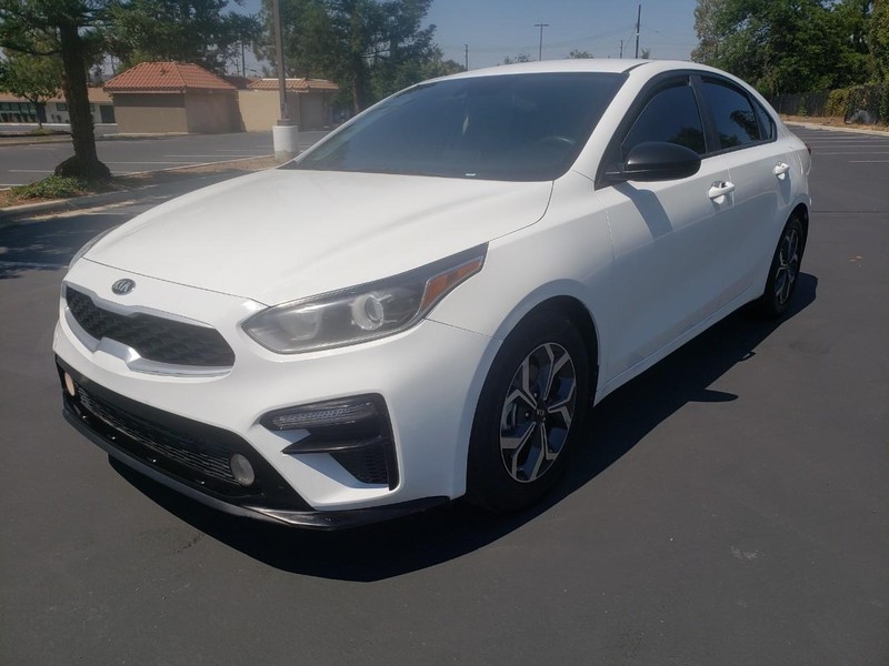 Kia Forte Vehicle Full-screen Gallery Image 02