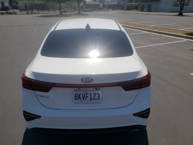 Kia Forte Vehicle Full-screen Gallery Image 05