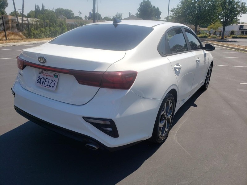 Kia Forte Vehicle Full-screen Gallery Image 06