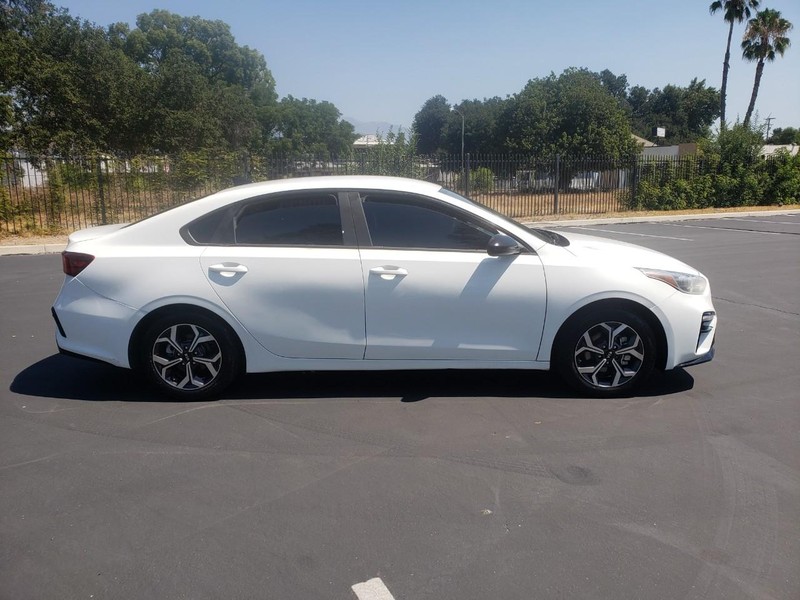 Kia Forte Vehicle Full-screen Gallery Image 07