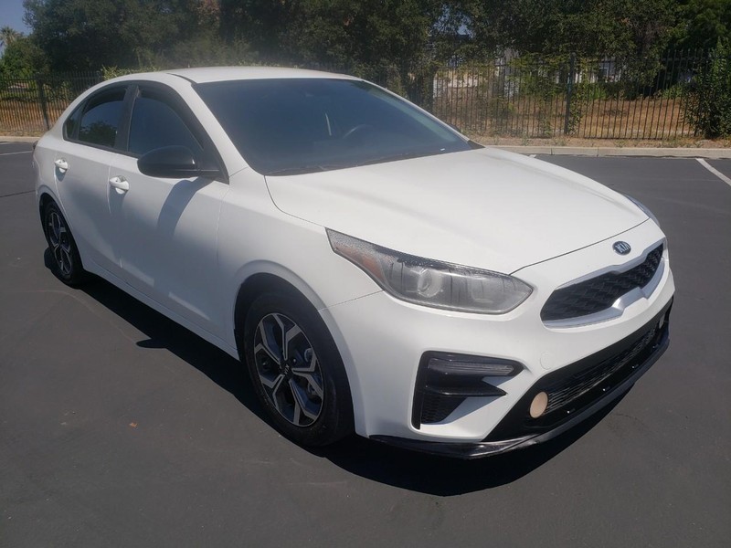 Kia Forte Vehicle Full-screen Gallery Image 08