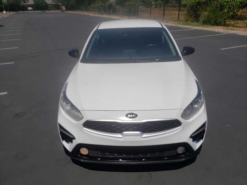 Kia Forte Vehicle Full-screen Gallery Image 09