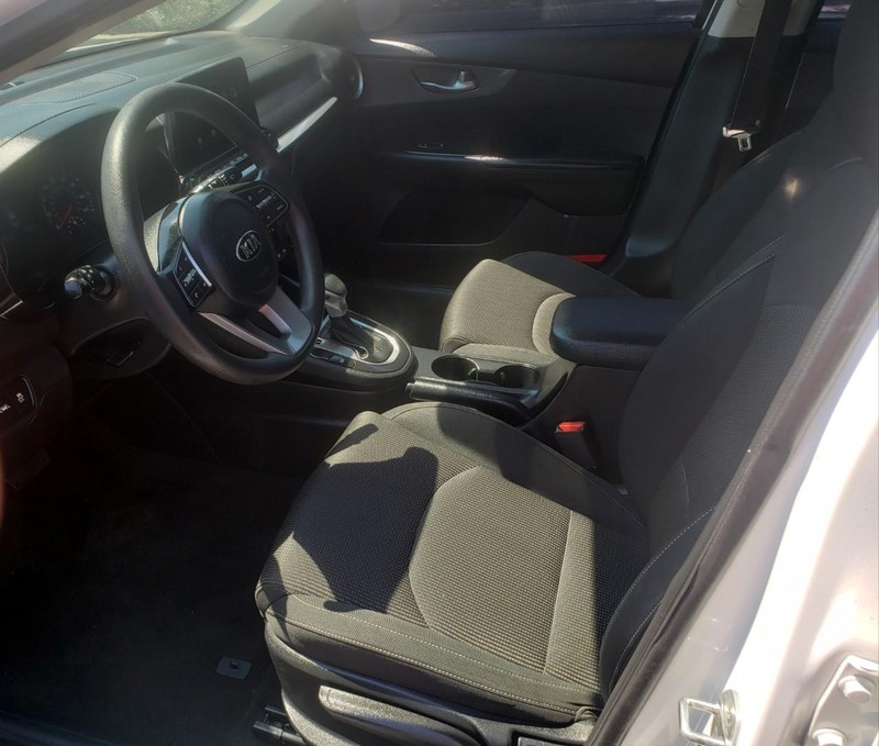 Kia Forte Vehicle Full-screen Gallery Image 12