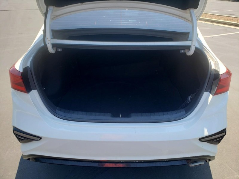 Kia Forte Vehicle Full-screen Gallery Image 14