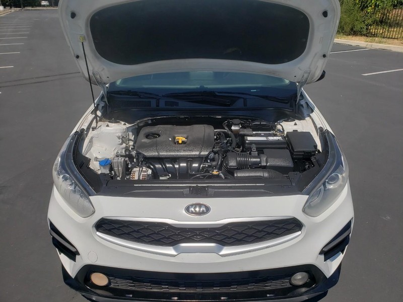Kia Forte Vehicle Full-screen Gallery Image 17