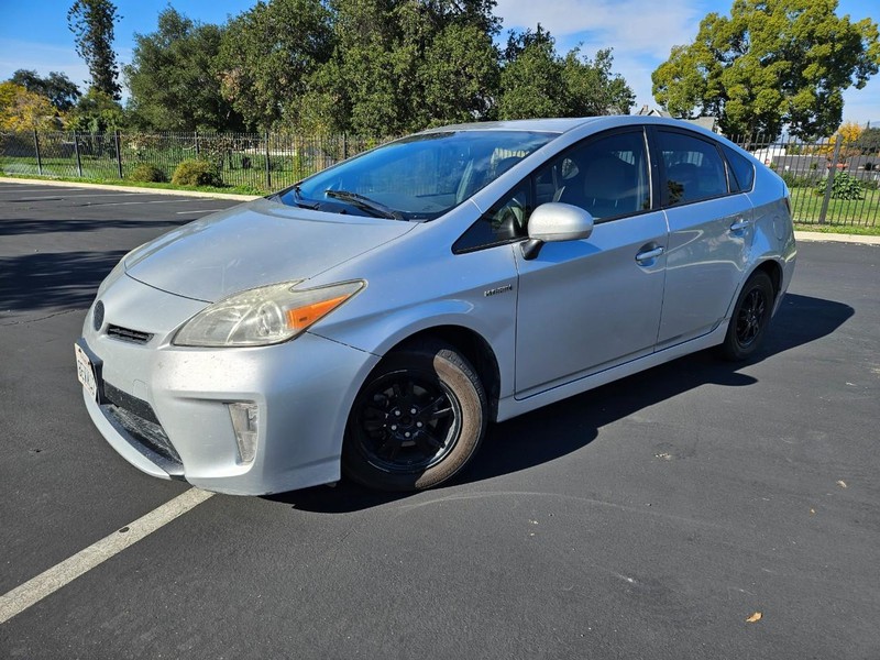 Toyota Prius Vehicle Full-screen Gallery Image 01