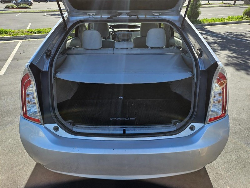 Toyota Prius Vehicle Full-screen Gallery Image 04