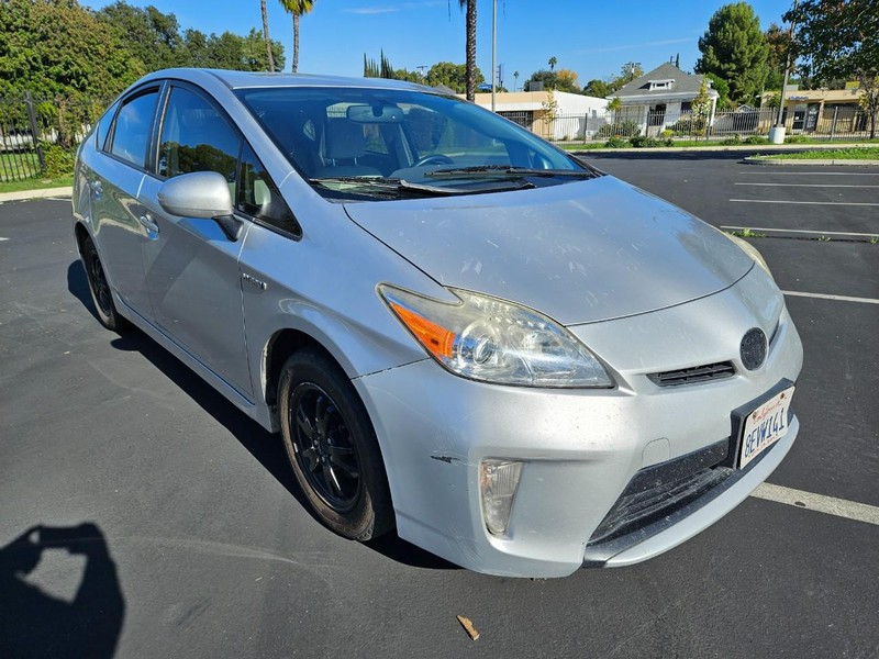 Toyota Prius Vehicle Full-screen Gallery Image 07