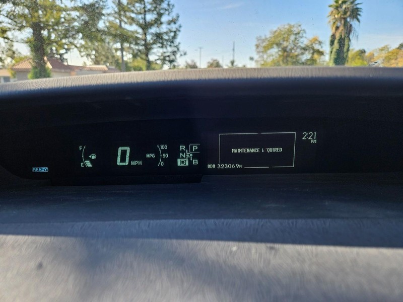 Toyota Prius Vehicle Full-screen Gallery Image 10