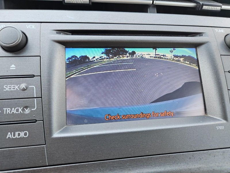Toyota Prius Vehicle Full-screen Gallery Image 11