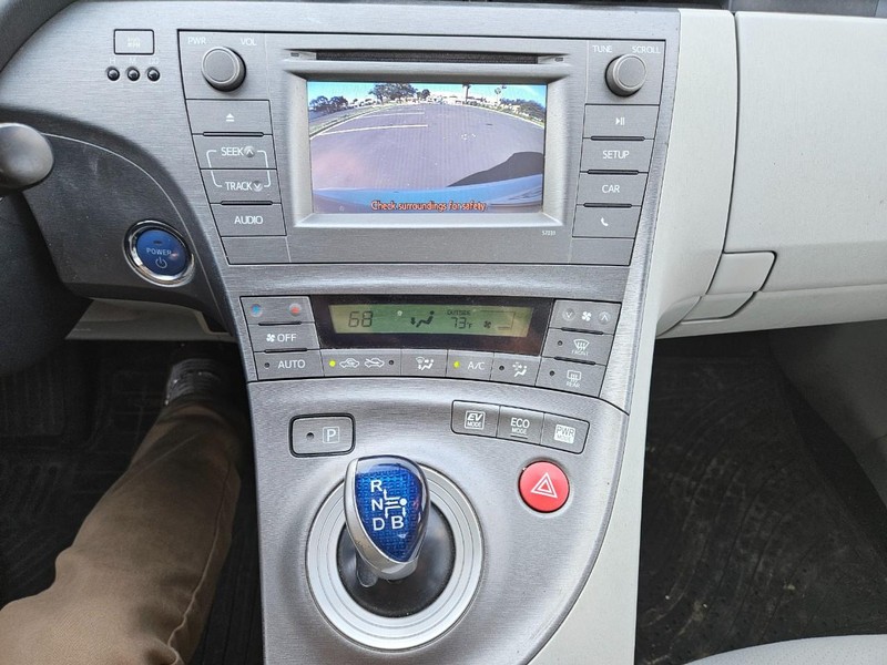 Toyota Prius Vehicle Full-screen Gallery Image 12