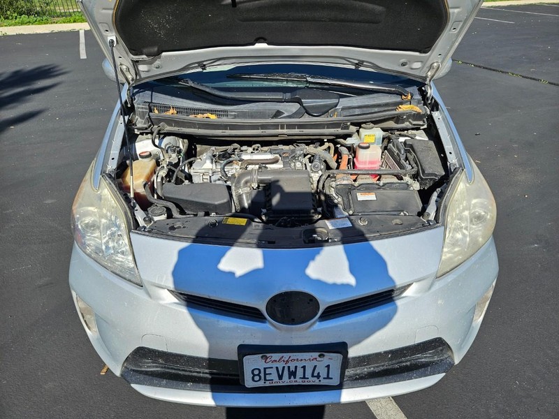 Toyota Prius Vehicle Full-screen Gallery Image 18