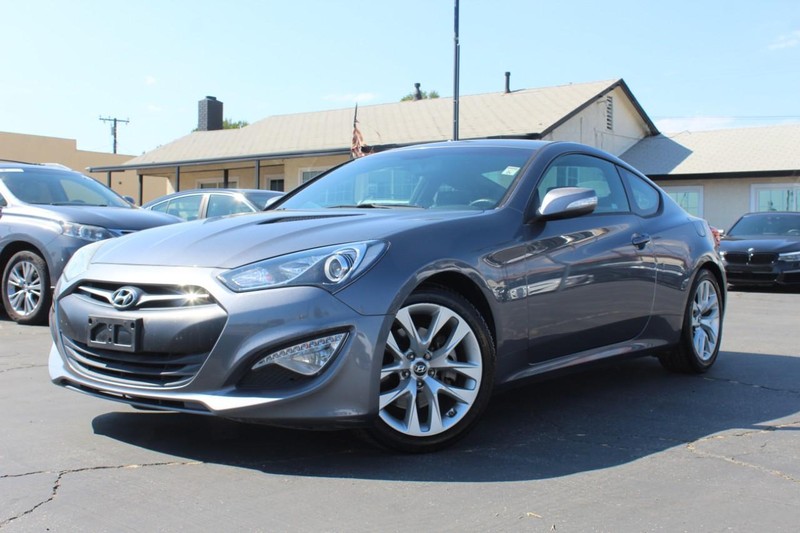 Hyundai Genesis Coupe Vehicle Full-screen Gallery Image 02