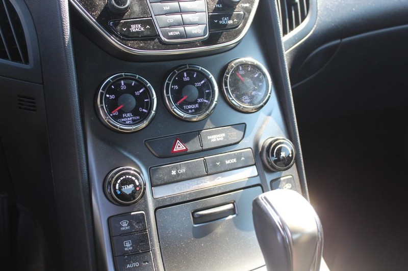 Hyundai Genesis Coupe Vehicle Full-screen Gallery Image 09