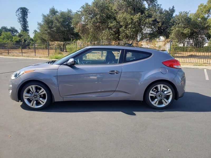 Hyundai Veloster Vehicle Full-screen Gallery Image 02