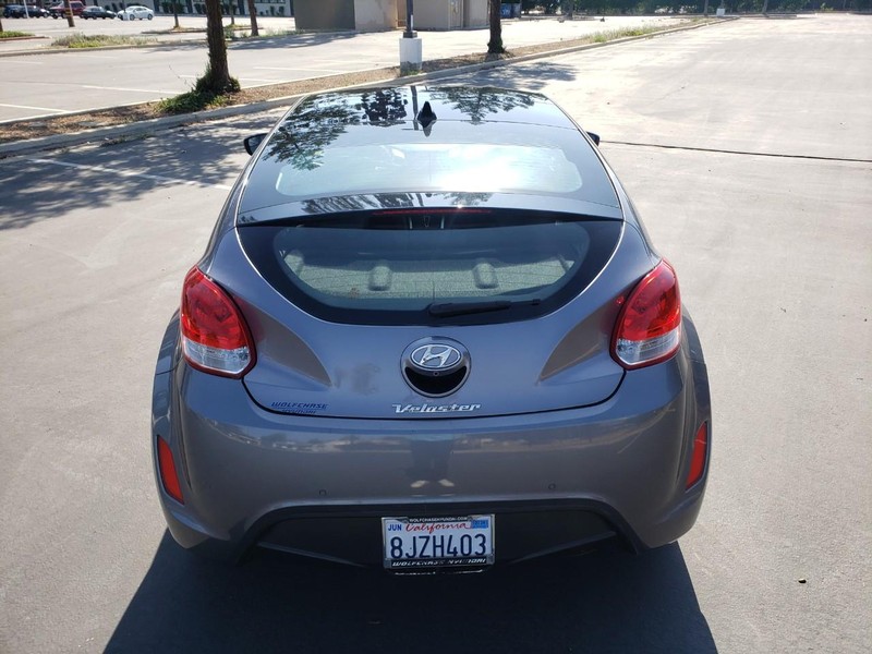 Hyundai Veloster Vehicle Full-screen Gallery Image 04