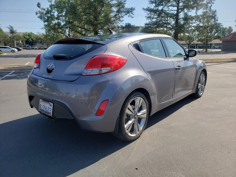 Hyundai Veloster Vehicle Full-screen Gallery Image 05