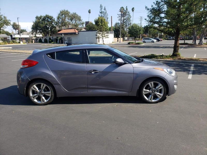 Hyundai Veloster Vehicle Full-screen Gallery Image 07