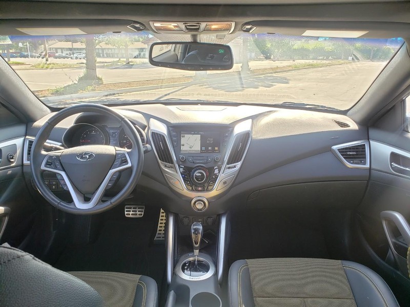Hyundai Veloster Vehicle Full-screen Gallery Image 10