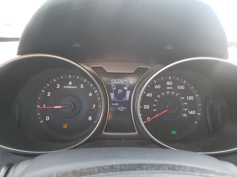 Hyundai Veloster Vehicle Full-screen Gallery Image 11