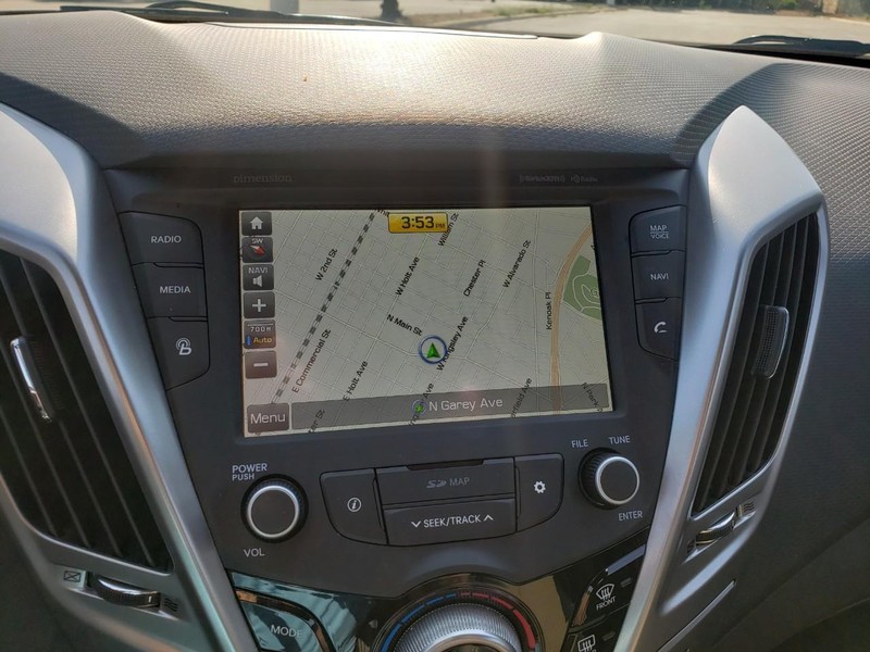 Hyundai Veloster Vehicle Full-screen Gallery Image 13