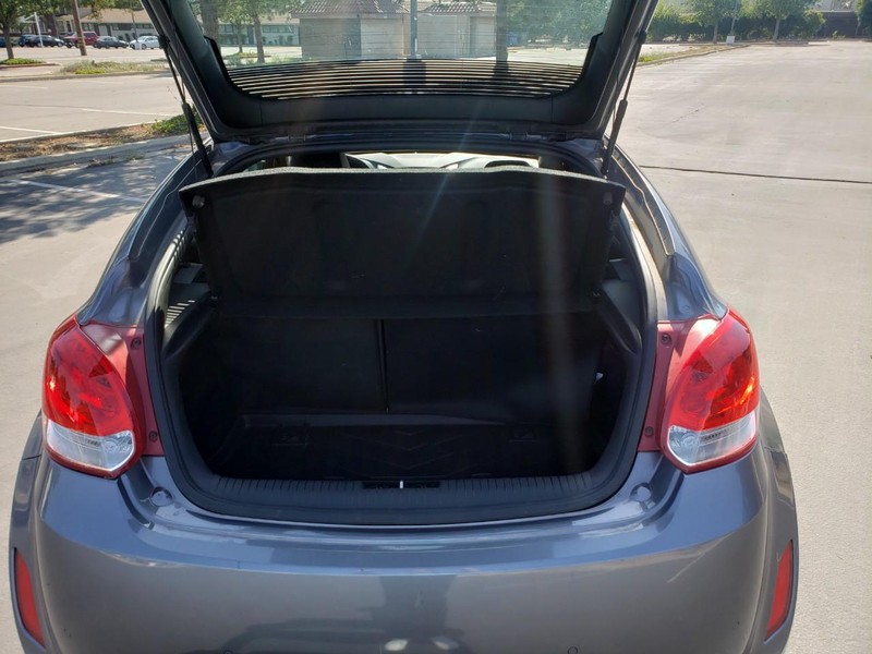 Hyundai Veloster Vehicle Full-screen Gallery Image 16