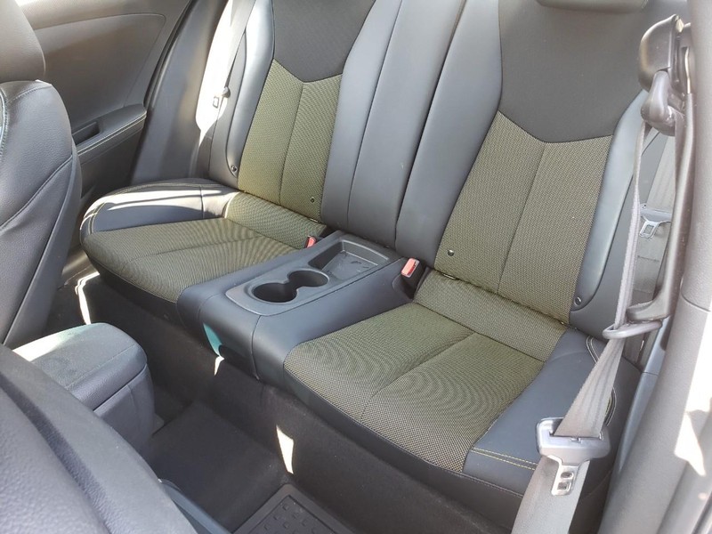 Hyundai Veloster Vehicle Full-screen Gallery Image 17