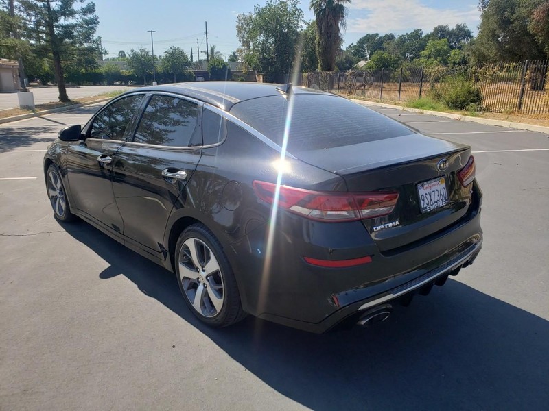 Kia Optima Vehicle Full-screen Gallery Image 04