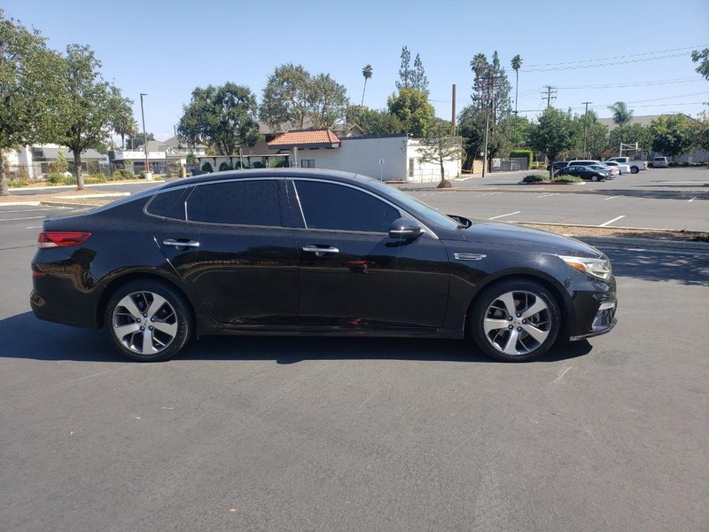 Kia Optima Vehicle Full-screen Gallery Image 06