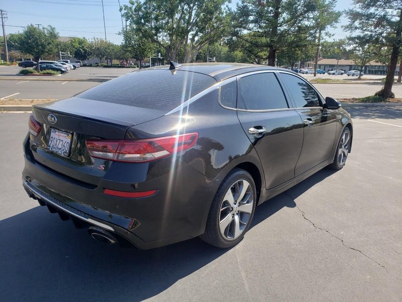 Kia Optima Vehicle Full-screen Gallery Image 07