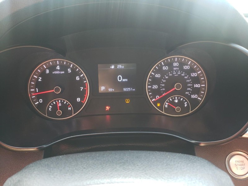 Kia Optima Vehicle Full-screen Gallery Image 12