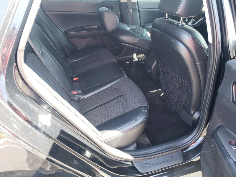 Kia Optima Vehicle Full-screen Gallery Image 14