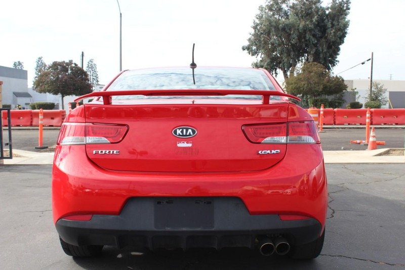 Kia Forte Koup Vehicle Full-screen Gallery Image 09