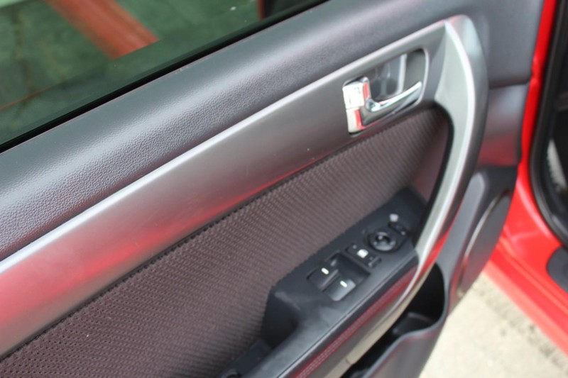 Kia Forte Koup Vehicle Full-screen Gallery Image 16