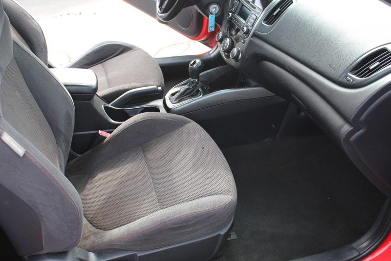 Kia Forte Koup Vehicle Full-screen Gallery Image 17