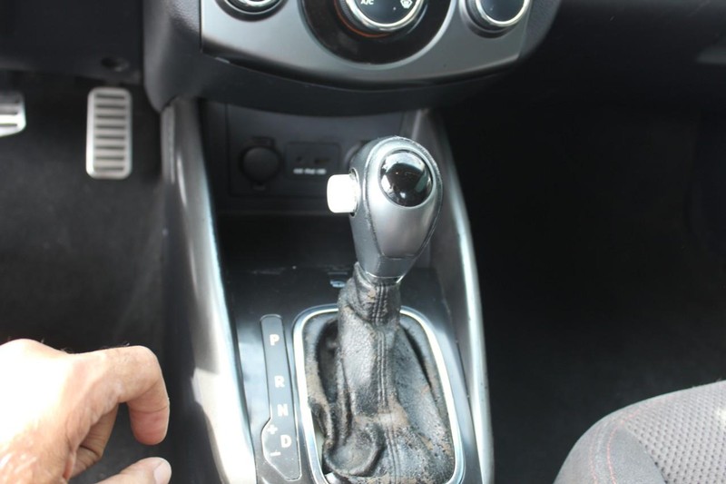 Kia Forte Koup Vehicle Full-screen Gallery Image 21