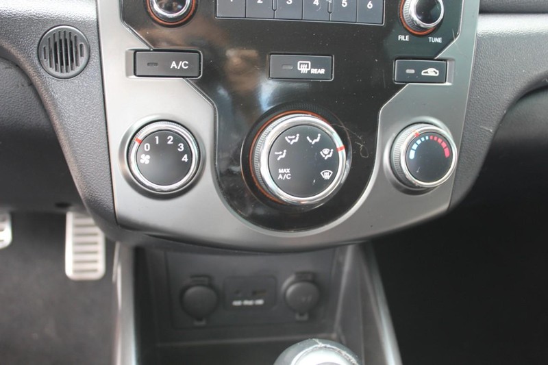 Kia Forte Koup Vehicle Full-screen Gallery Image 22