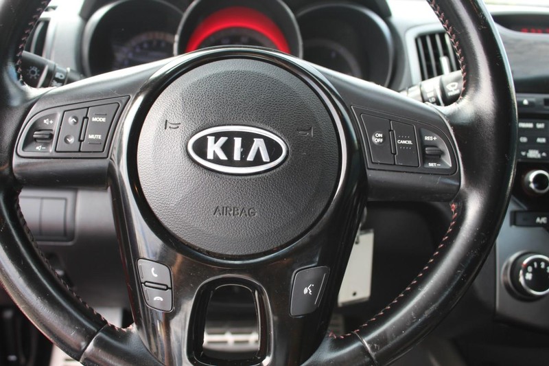 Kia Forte Koup Vehicle Full-screen Gallery Image 24