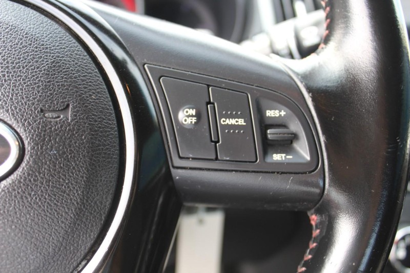 Kia Forte Koup Vehicle Full-screen Gallery Image 25