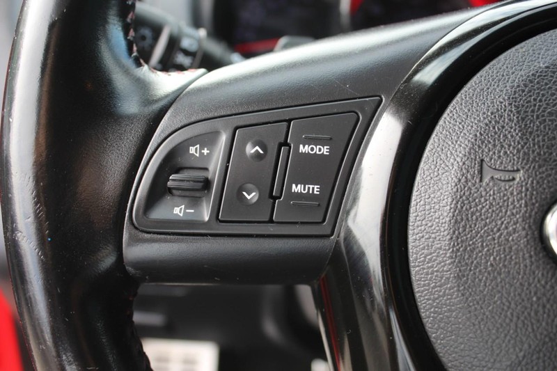 Kia Forte Koup Vehicle Full-screen Gallery Image 26