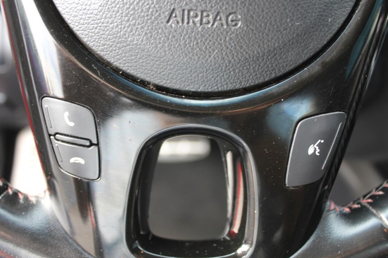 Kia Forte Koup Vehicle Full-screen Gallery Image 27