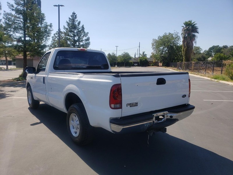 Ford Super Duty F-250 Vehicle Full-screen Gallery Image 03