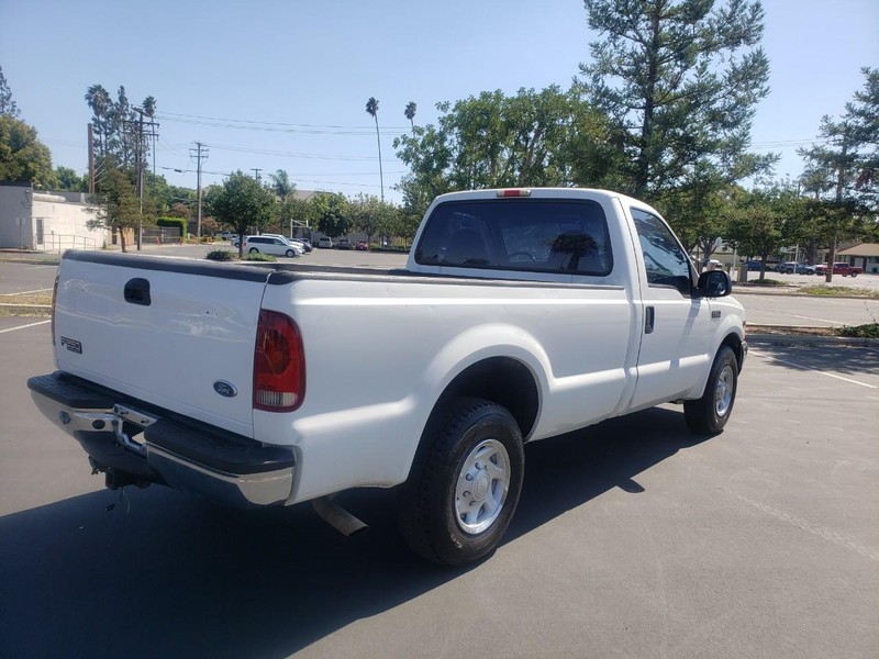Ford Super Duty F-250 Vehicle Full-screen Gallery Image 05