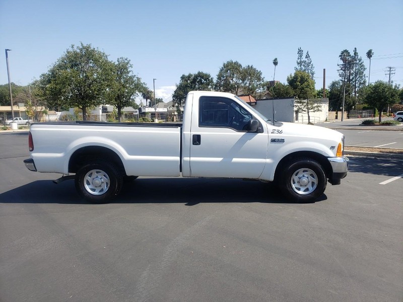 Ford Super Duty F-250 Vehicle Full-screen Gallery Image 06