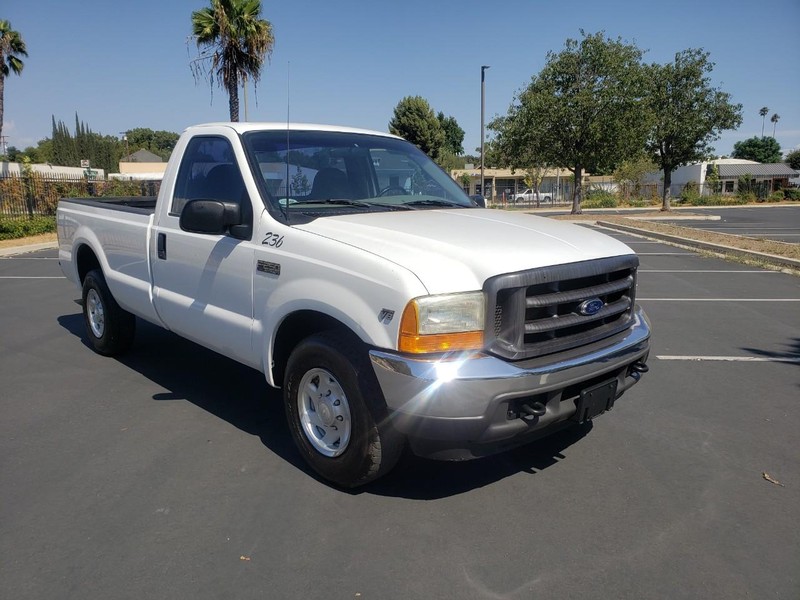 Ford Super Duty F-250 Vehicle Full-screen Gallery Image 07