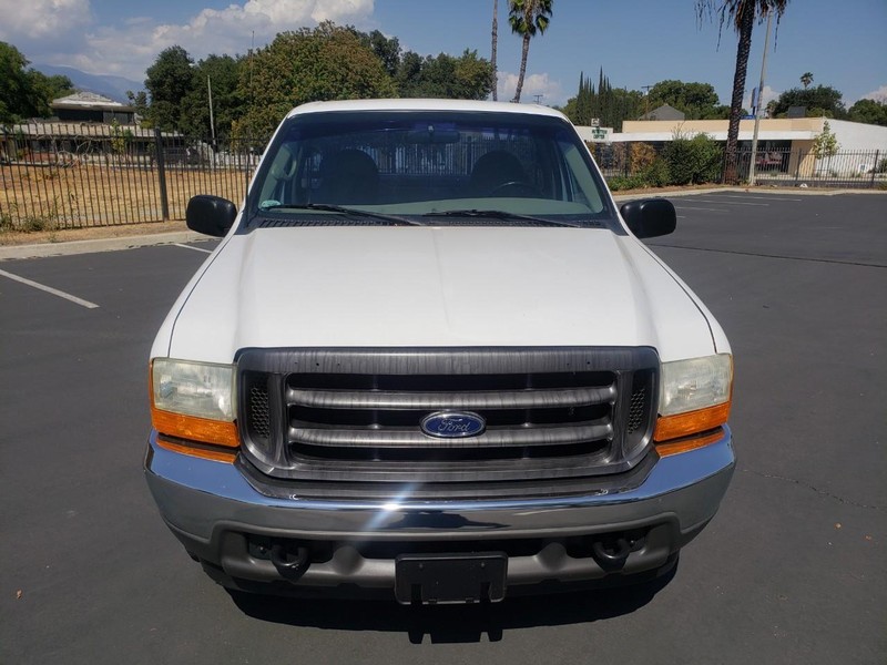 Ford Super Duty F-250 Vehicle Full-screen Gallery Image 08