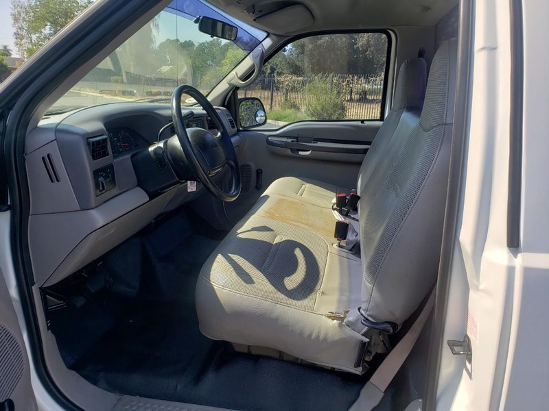 Ford Super Duty F-250 Vehicle Full-screen Gallery Image 11