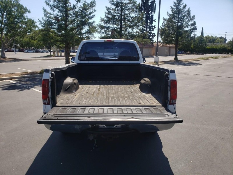 Ford Super Duty F-250 Vehicle Full-screen Gallery Image 12